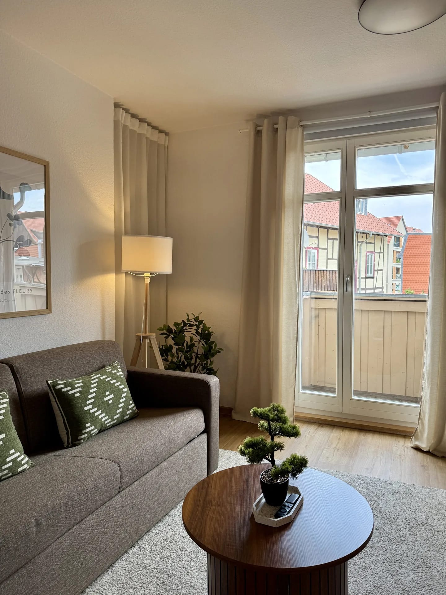 Appartement mit Balkon image