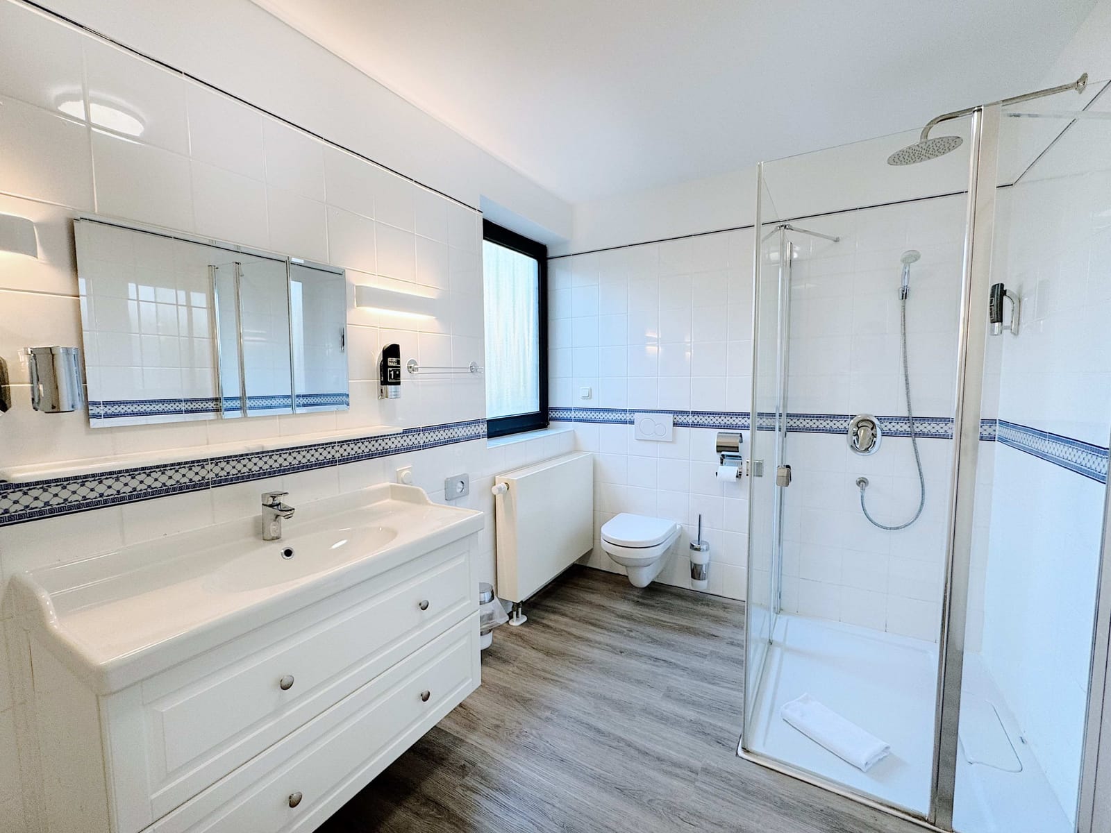 Doppelzimmer mit Balkon